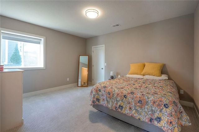 26089 W 96 Street, Lenexa, KS 66227