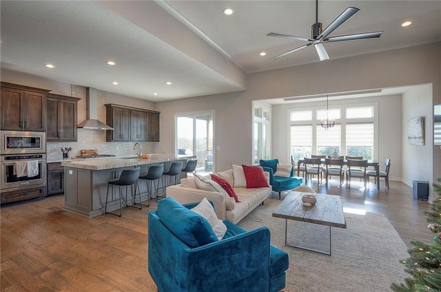 26089 W 96 Street, Lenexa, KS 66227