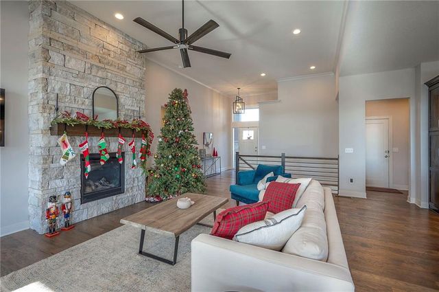 26089 W 96 Street, Lenexa, KS 66227