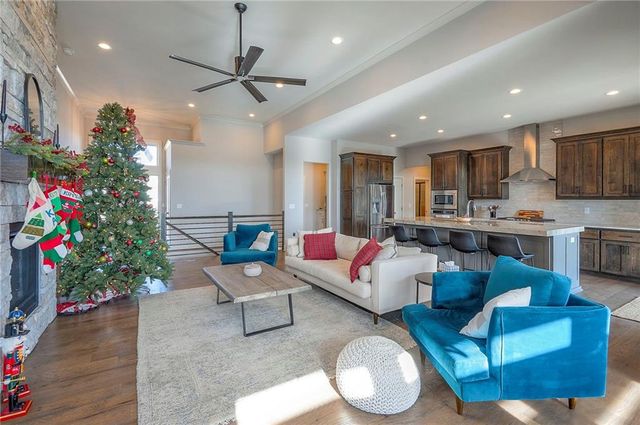 26089 W 96 Street, Lenexa, KS 66227