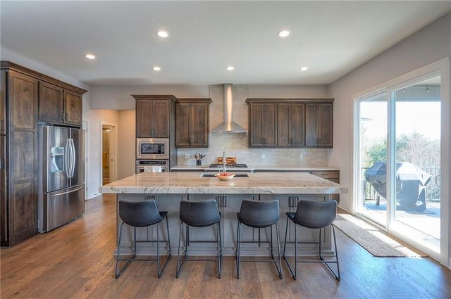 26089 W 96 Street, Lenexa, KS 66227