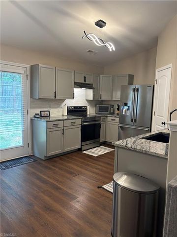 1227 Stonefield Crossing Court, Winston-salem, NC 27107
