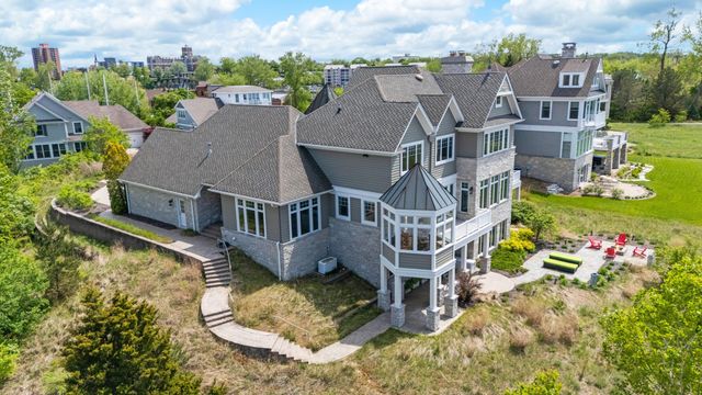 101 Lighthouse Dunes Path, St. Joseph, MI 49085