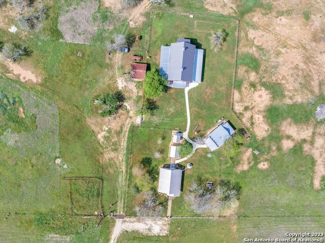 16547 E GABLE RD, St Hedwig, TX 78152