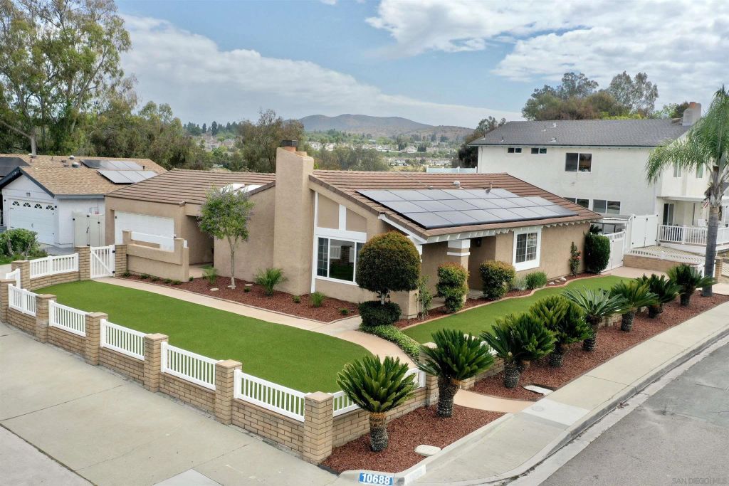 10696 Gabacho Drive, San Diego, CA 92124