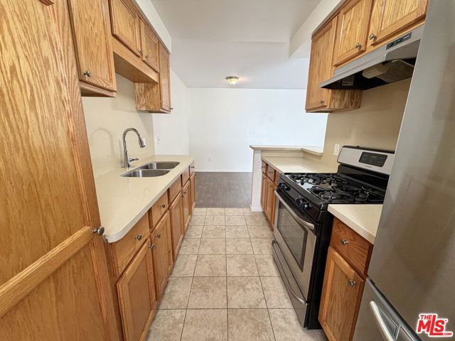 11727 Mayfield Avenue 2, Los Angeles, CA 90049