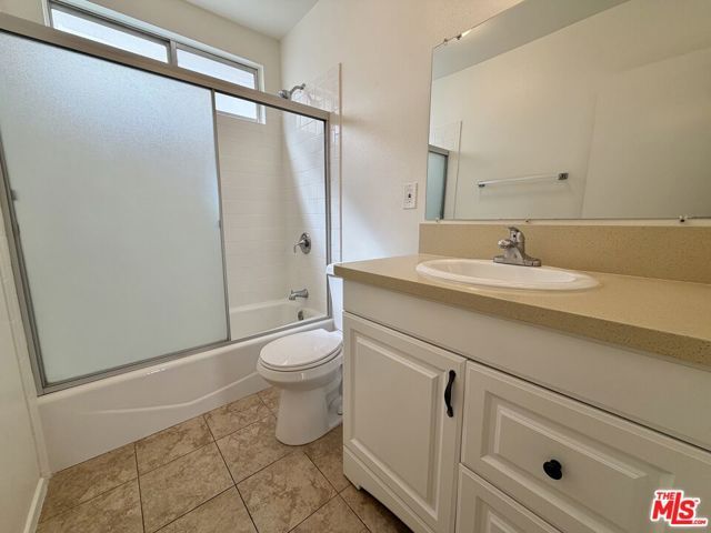 11727 Mayfield Avenue 2, Los Angeles, CA 90049