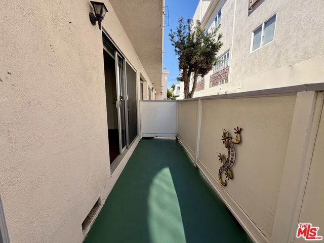 11727 Mayfield Avenue 2, Los Angeles, CA 90049