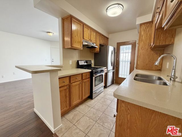 11727 Mayfield Avenue 2, Los Angeles, CA 90049