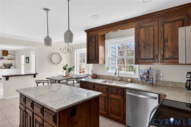 347 Rossmere Dr, Midlothian, VA 23114