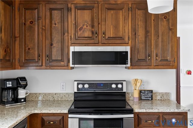 347 Rossmere Dr, Midlothian, VA 23114