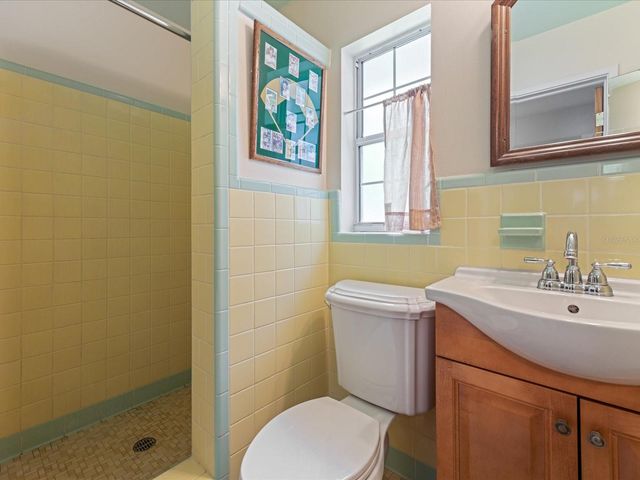 2100 MCKINLEY STREET, Clearwater, FL 33765