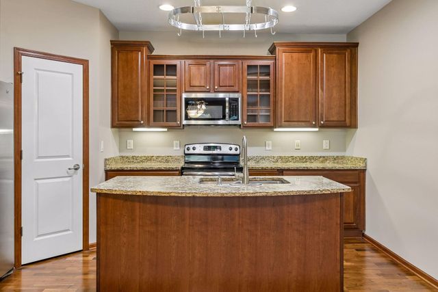 2107 Cedar Grove Trail 104, Eagan, MN 55122