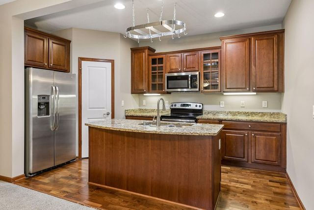 2107 Cedar Grove Trail 104, Eagan, MN 55122