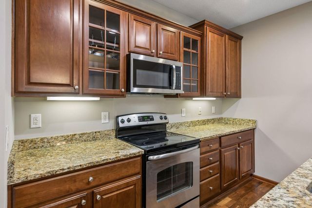 2107 Cedar Grove Trail 104, Eagan, MN 55122
