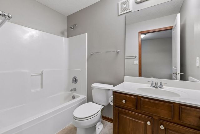 2107 Cedar Grove Trail 104, Eagan, MN 55122