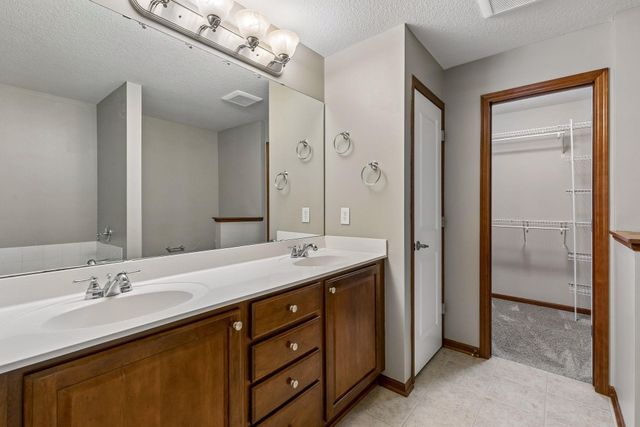 2107 Cedar Grove Trail 104, Eagan, MN 55122