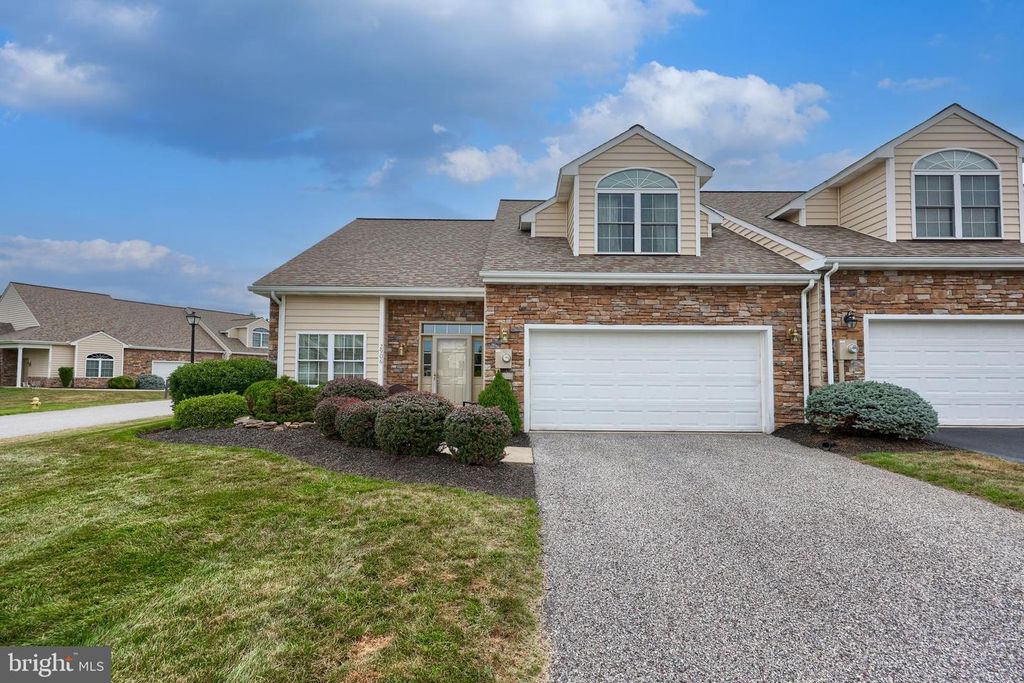 2906 HALSTEAD LN, York, PA 17404