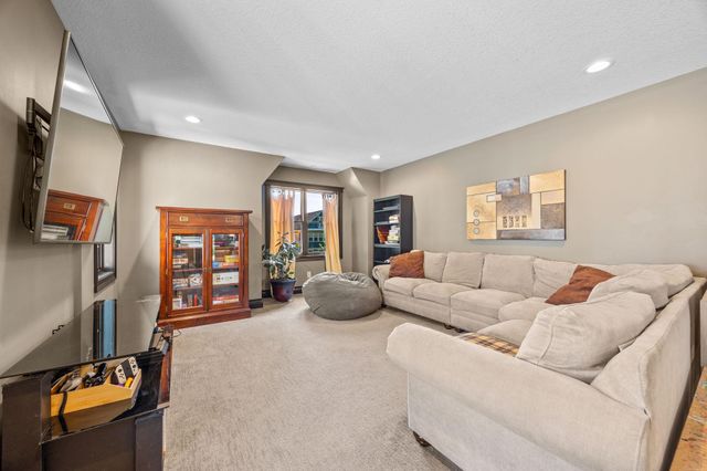 318 4th Street NE, Minneapolis, MN 55413