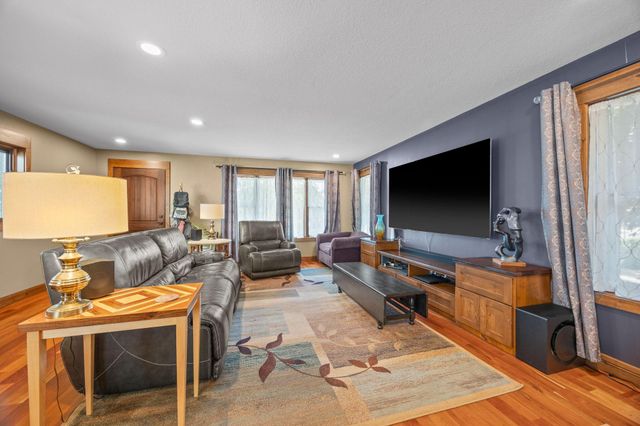 318 4th Street NE, Minneapolis, MN 55413