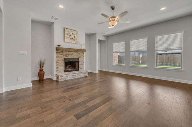 140 Crockett Drive, Waxahachie, TX 75165