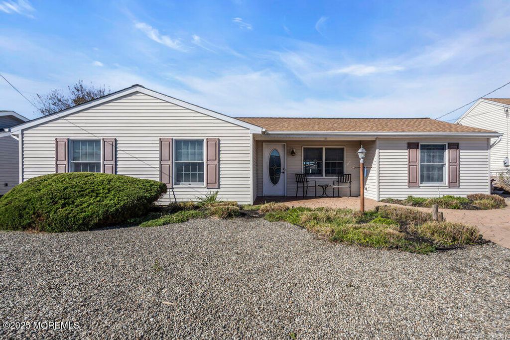 16 Davey Jones Way, Waretown, NJ 08758