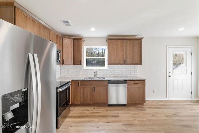 4720 Beech Dr, Louisville, KY 40216