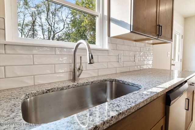 4720 Beech Dr, Louisville, KY 40216