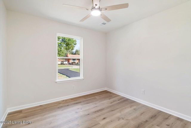 4720 Beech Dr, Louisville, KY 40216