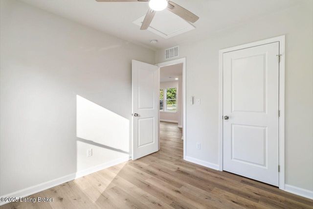 4720 Beech Dr, Louisville, KY 40216