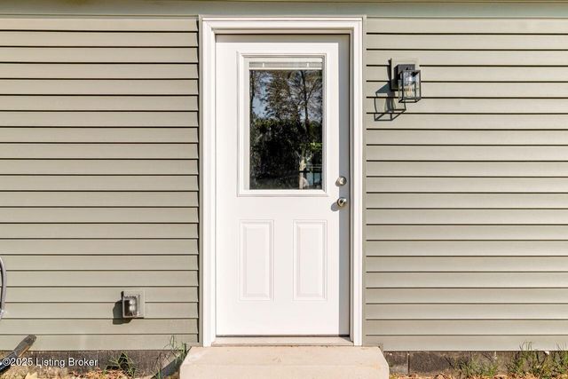 4720 Beech Dr, Louisville, KY 40216