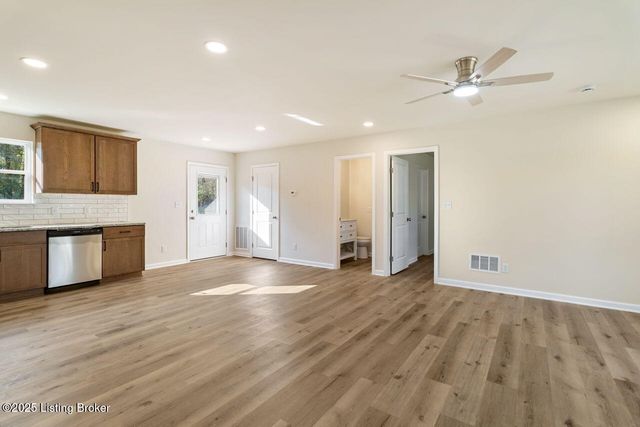 4720 Beech Dr, Louisville, KY 40216