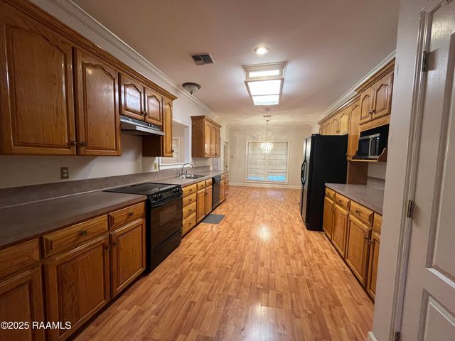 1000 Bear Creek Circle, Breaux Bridge, LA 70517