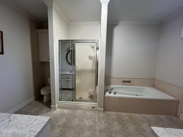 1000 Bear Creek Circle, Breaux Bridge, LA 70517