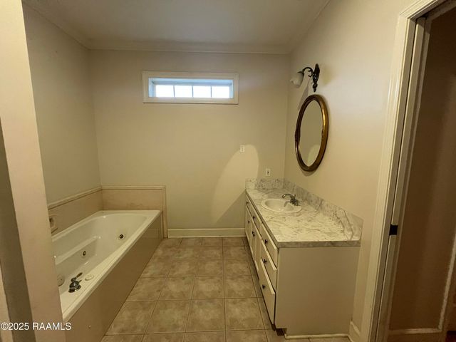 1000 Bear Creek Circle, Breaux Bridge, LA 70517