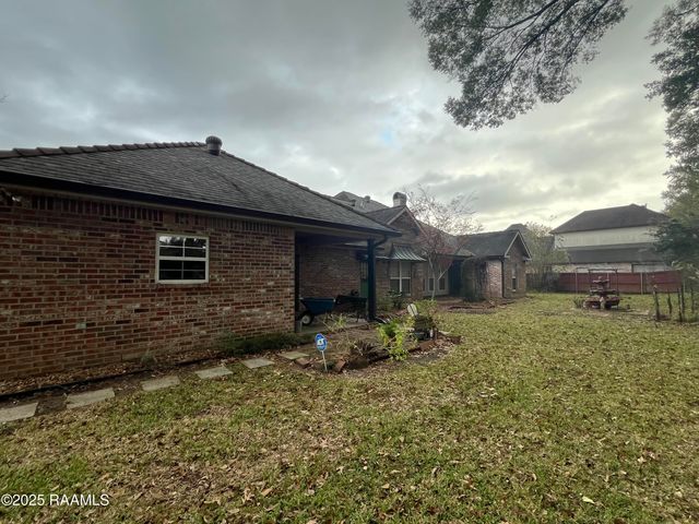 1000 Bear Creek Circle, Breaux Bridge, LA 70517