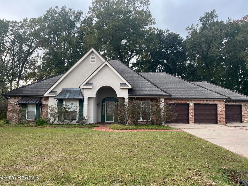 1000 Bear Creek Circle, Breaux Bridge, LA 70517