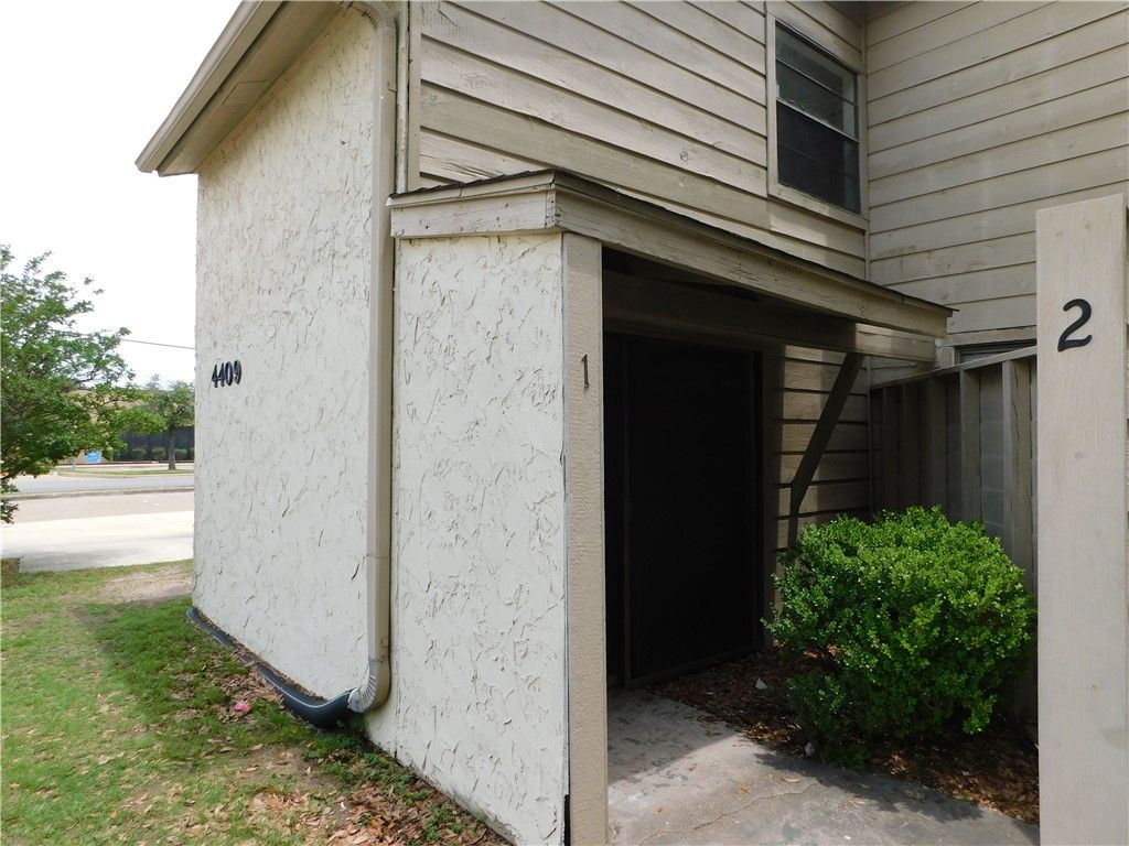 4409 Carter Creek Parkway 1, Bryan, TX 77802 — photo 2