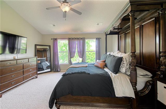 1014 NE 92nd Court, Kansas City, MO 64155