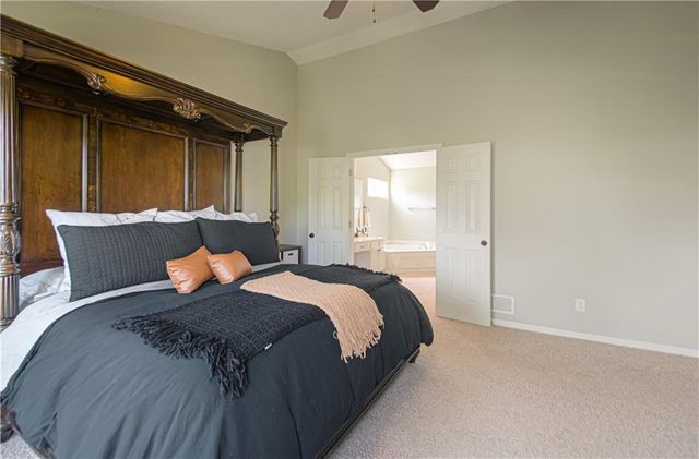 1014 NE 92nd Court, Kansas City, MO 64155