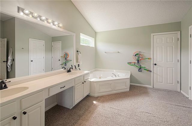 1014 NE 92nd Court, Kansas City, MO 64155