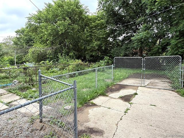 9150 Saint Marys Street, Detroit, MI 48228