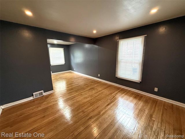 9150 Saint Marys Street, Detroit, MI 48228