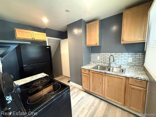 9150 Saint Marys Street, Detroit, MI 48228