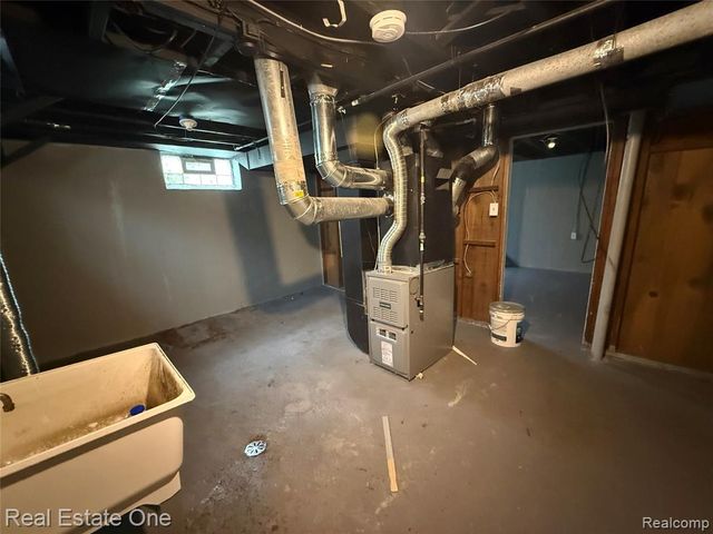 9150 Saint Marys Street, Detroit, MI 48228