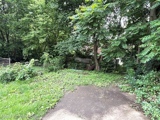 9150 Saint Marys Street, Detroit, MI 48228
