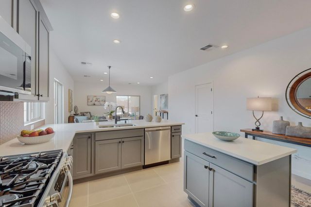 7601 Arroyo Oeste Lane, Santa Fe, NM 87507