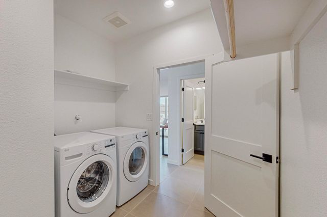 7601 Arroyo Oeste Lane, Santa Fe, NM 87507