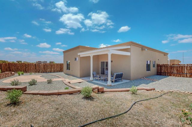7601 Arroyo Oeste Lane, Santa Fe, NM 87507