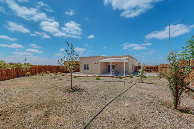7601 Arroyo Oeste Lane, Santa Fe, NM 87507